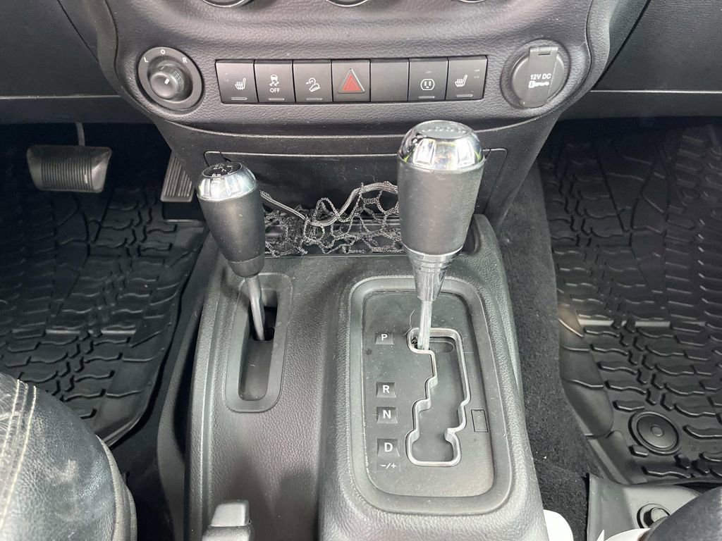 Used 2016 Jeep Wrangler Unlimited Rubicon image 15