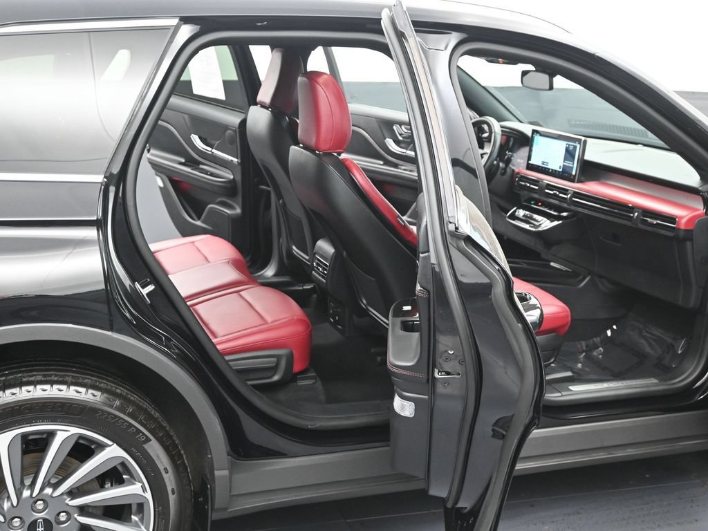 Used 2023 Lincoln Corsair Reserve AWD/4WD image 10