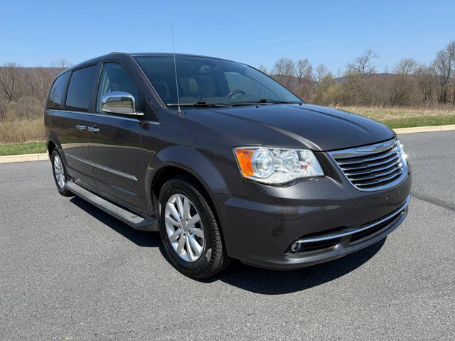 Used 2015 Chrysler Town & Country Limited Platinum w/ Trailer Tow Group FWD image 3