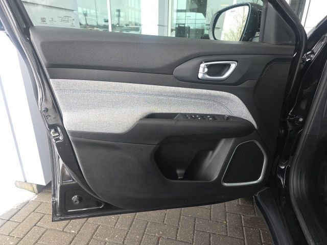 Used 2023 Jeep Compass Latitude image 19