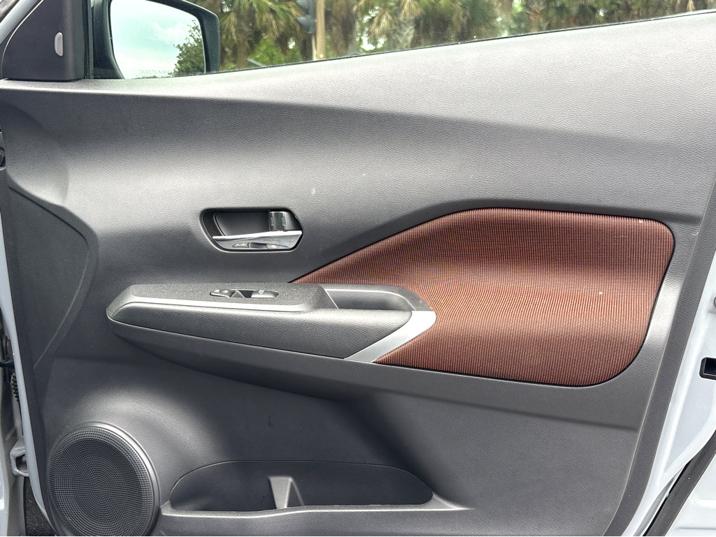 Used 2024 Nissan Kicks SR image 9