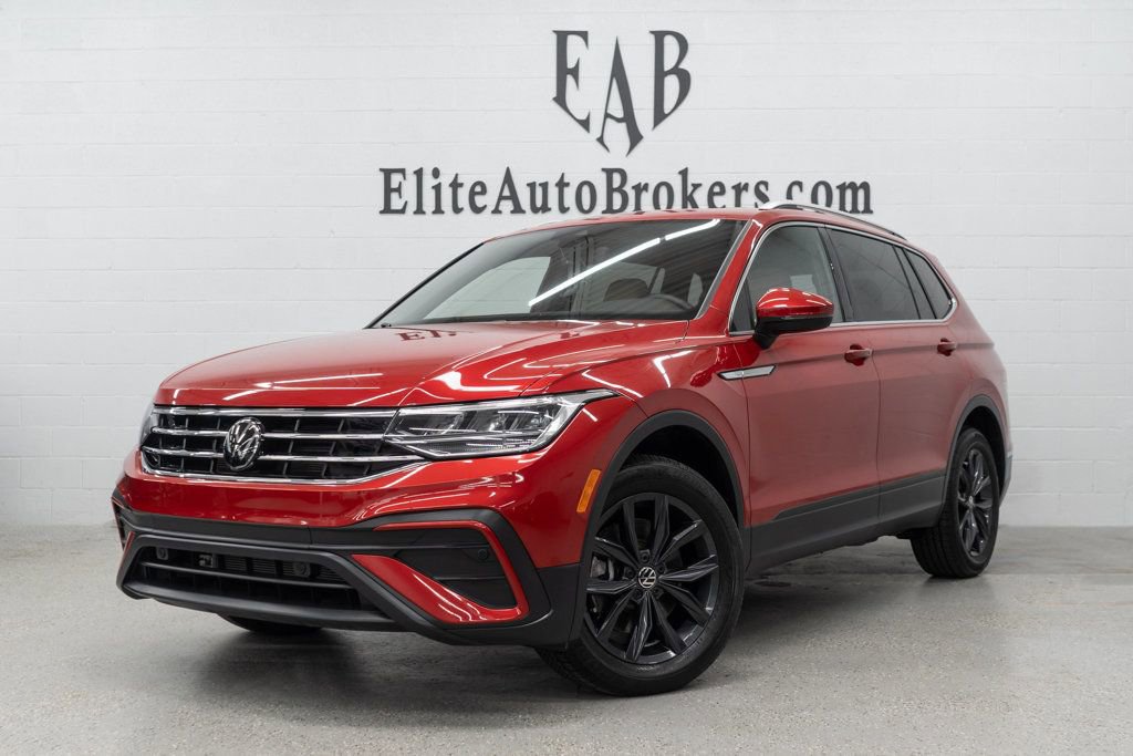 Used 2024 Volkswagen Tiguan SE w/ Panoramic Sunroof Package AWD/4WD image 1
