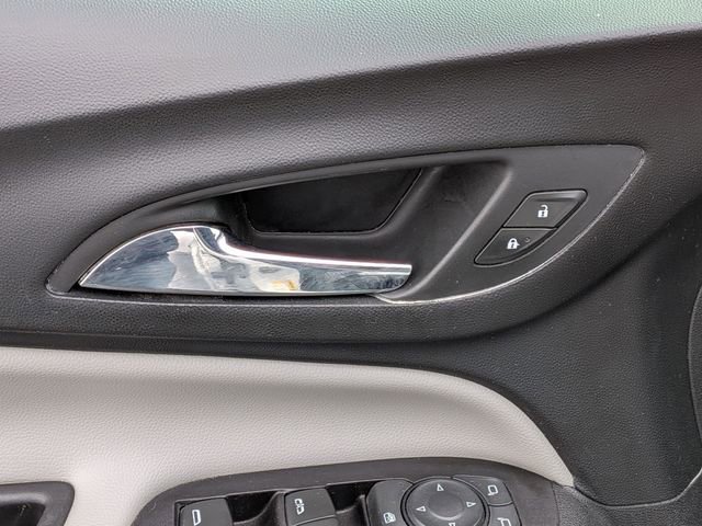 Used 2018 Chevrolet Equinox LS image 13