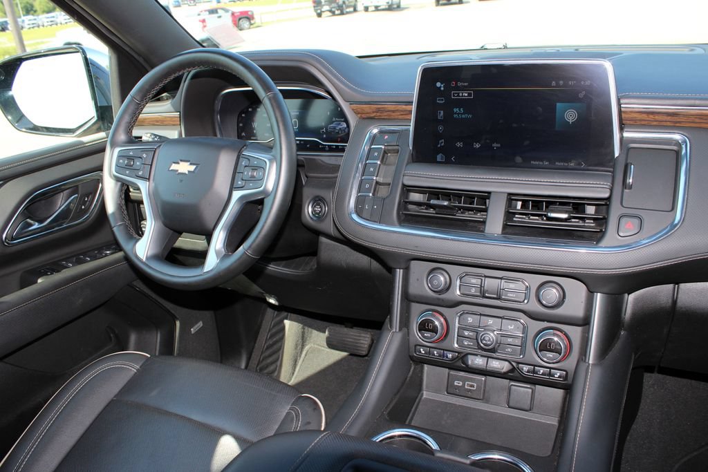 Used 2024 Chevrolet Suburban Premier RWD image 10
