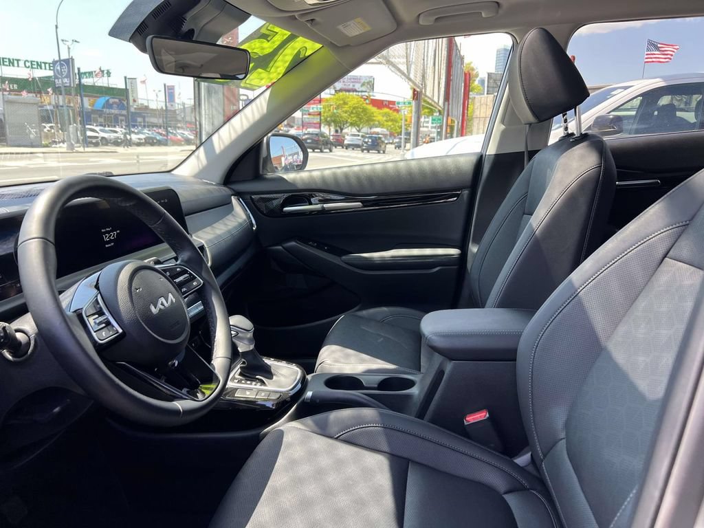 Used 2025 Kia Seltos EX w/ EX Sunroof Package AWD/4WD image 19