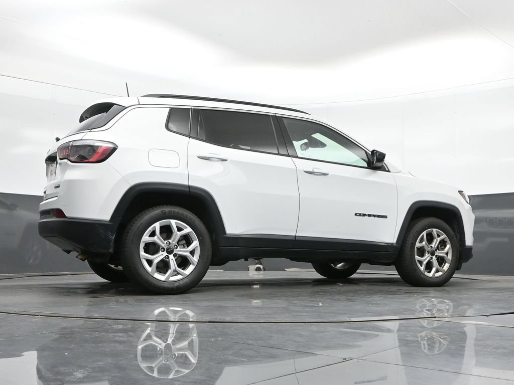 Used 2025 Jeep Compass Latitude AWD/4WD image 36