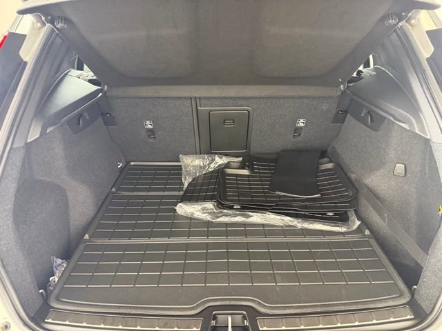 Used 2019 Volvo XC40 T5 R-Design AWD/4WD image 22