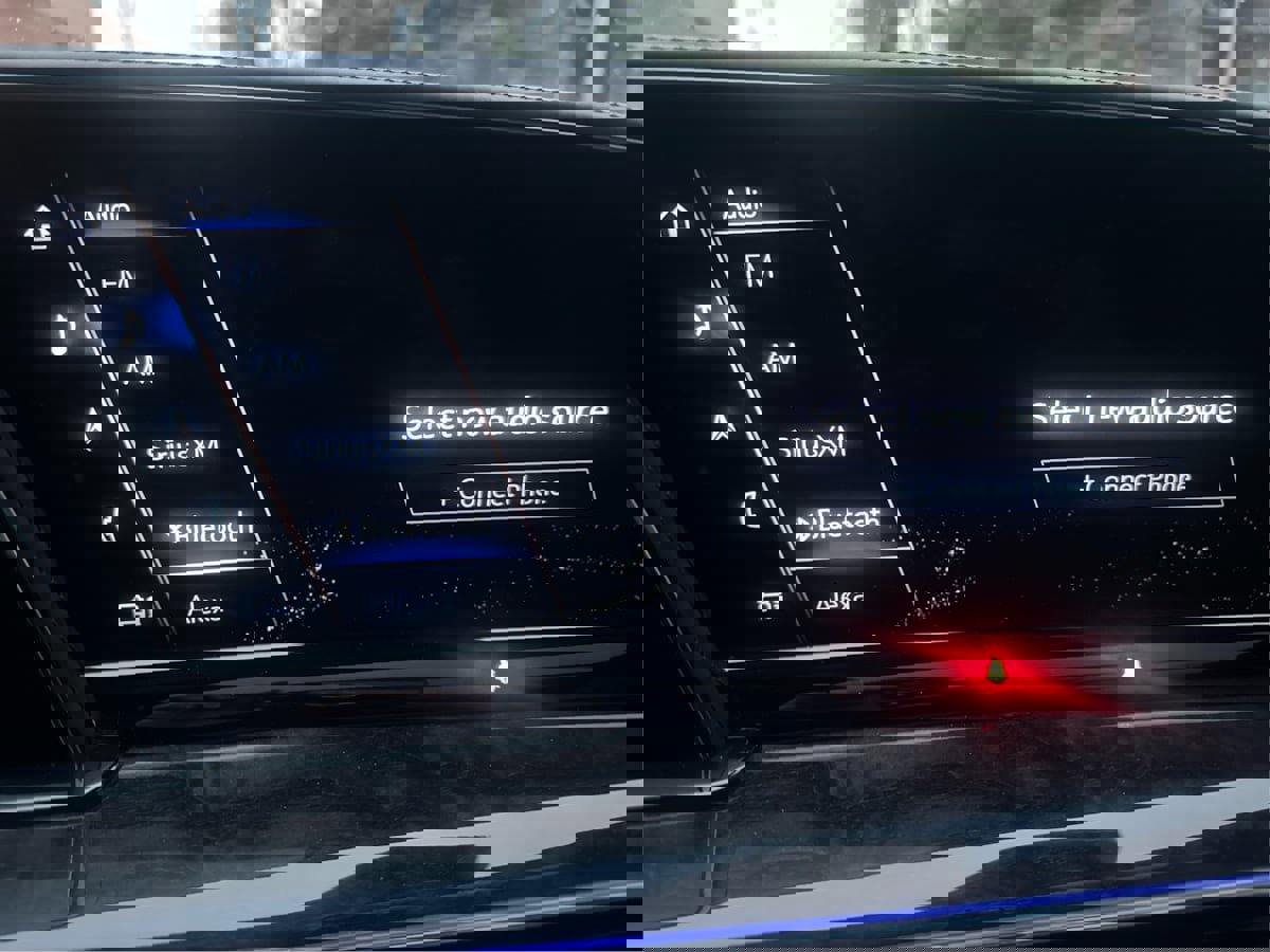 Used 2021 Cadillac Escalade Premium Luxury w/ Performance Package image 40