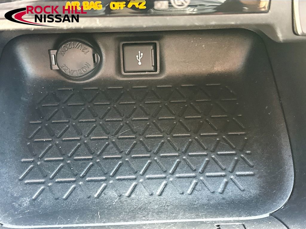 Used 2021 Toyota RAV4 XLE image 17