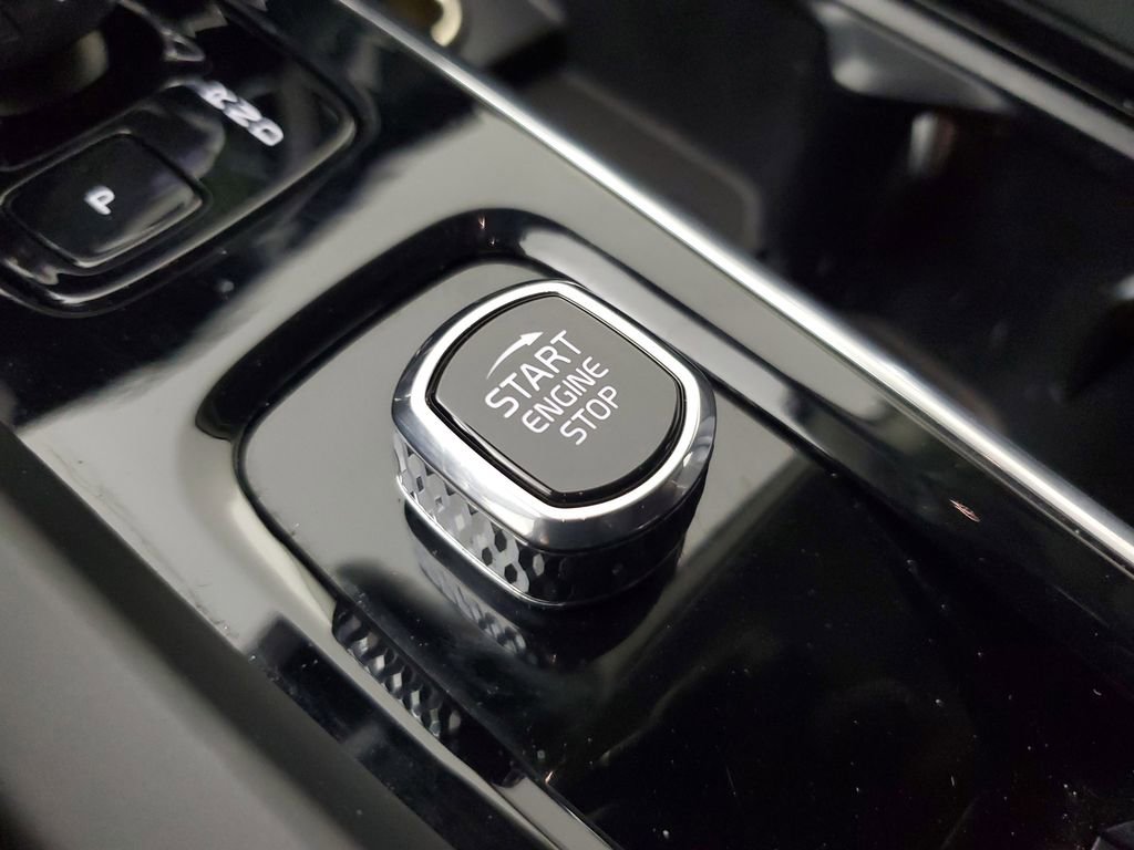 Used 2023 Volvo XC60 B5 Ultimate w/ Climate Package FWD image 33