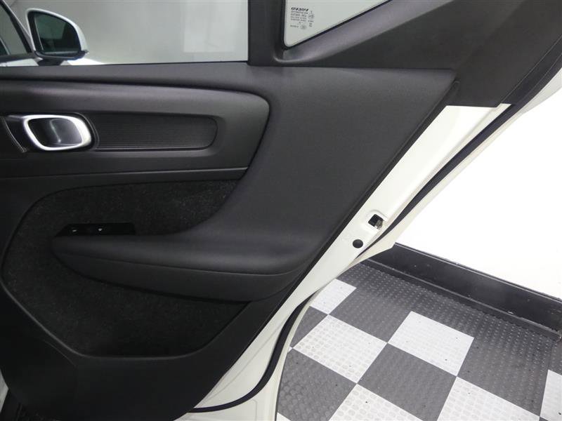Used 2021 Volvo XC40 T5 Momentum w/ Climate Package image 27