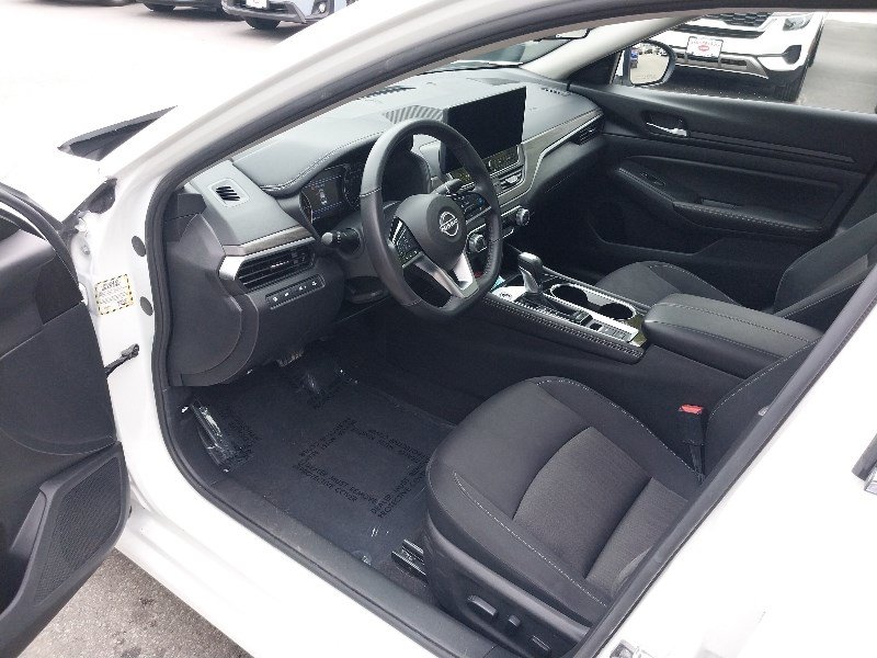 Used 2024 Nissan Altima 2.5 SV w/ SV Premium Package AWD/4WD image 9