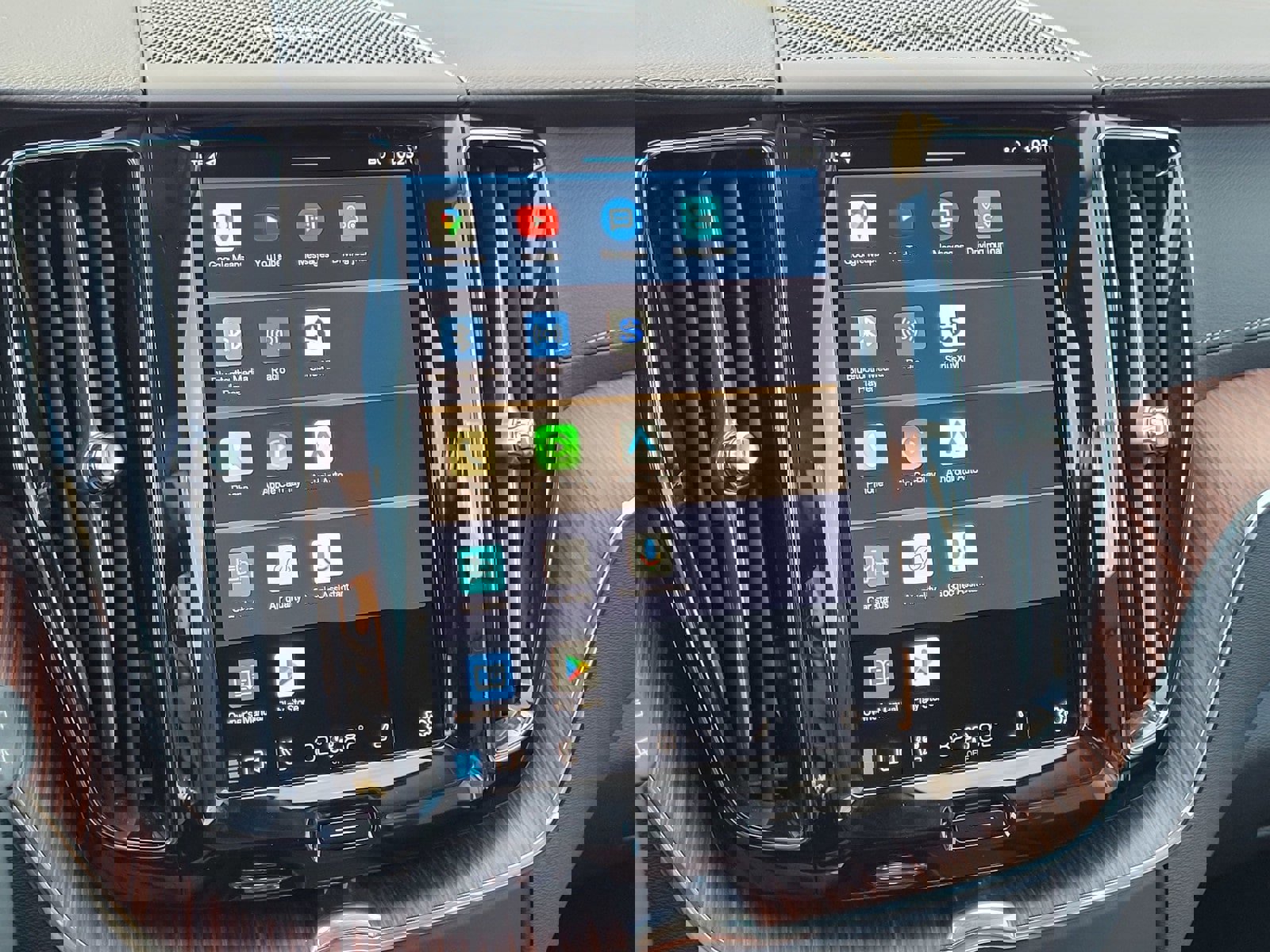 Certified 2024 Volvo XC60 T8 Ultimate w/ Protection Package Premier image 23