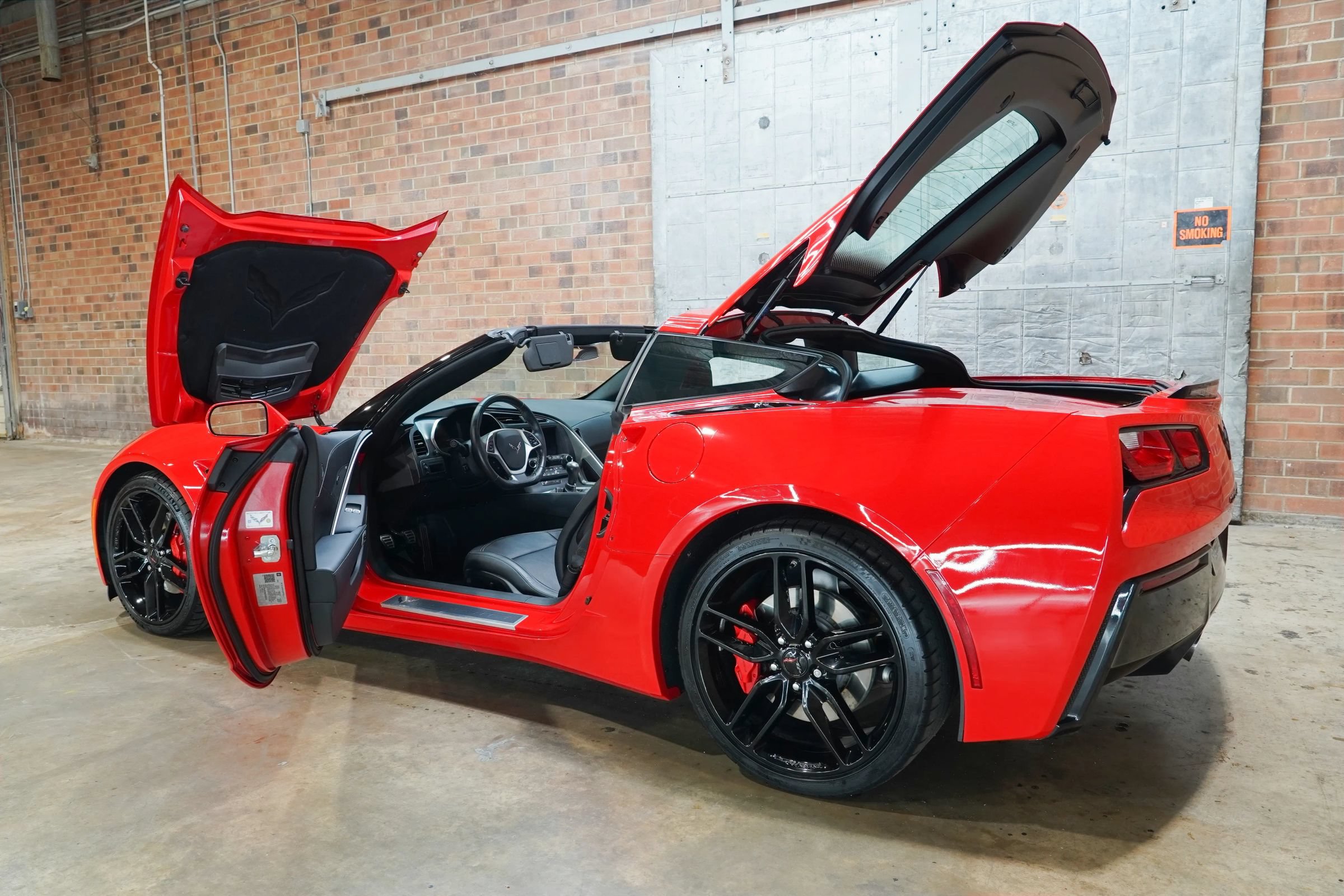 Used 2019 Chevrolet Corvette Stingray Coupe w/ Carbon Flash Badge Package RWD image 27