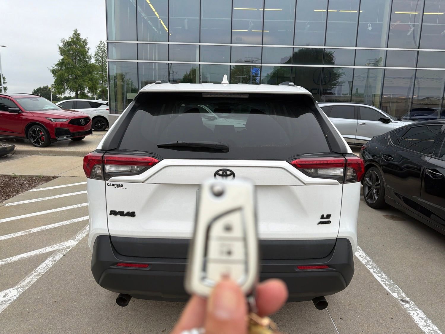 Used 2021 Toyota RAV4 LE AWD/4WD image 5