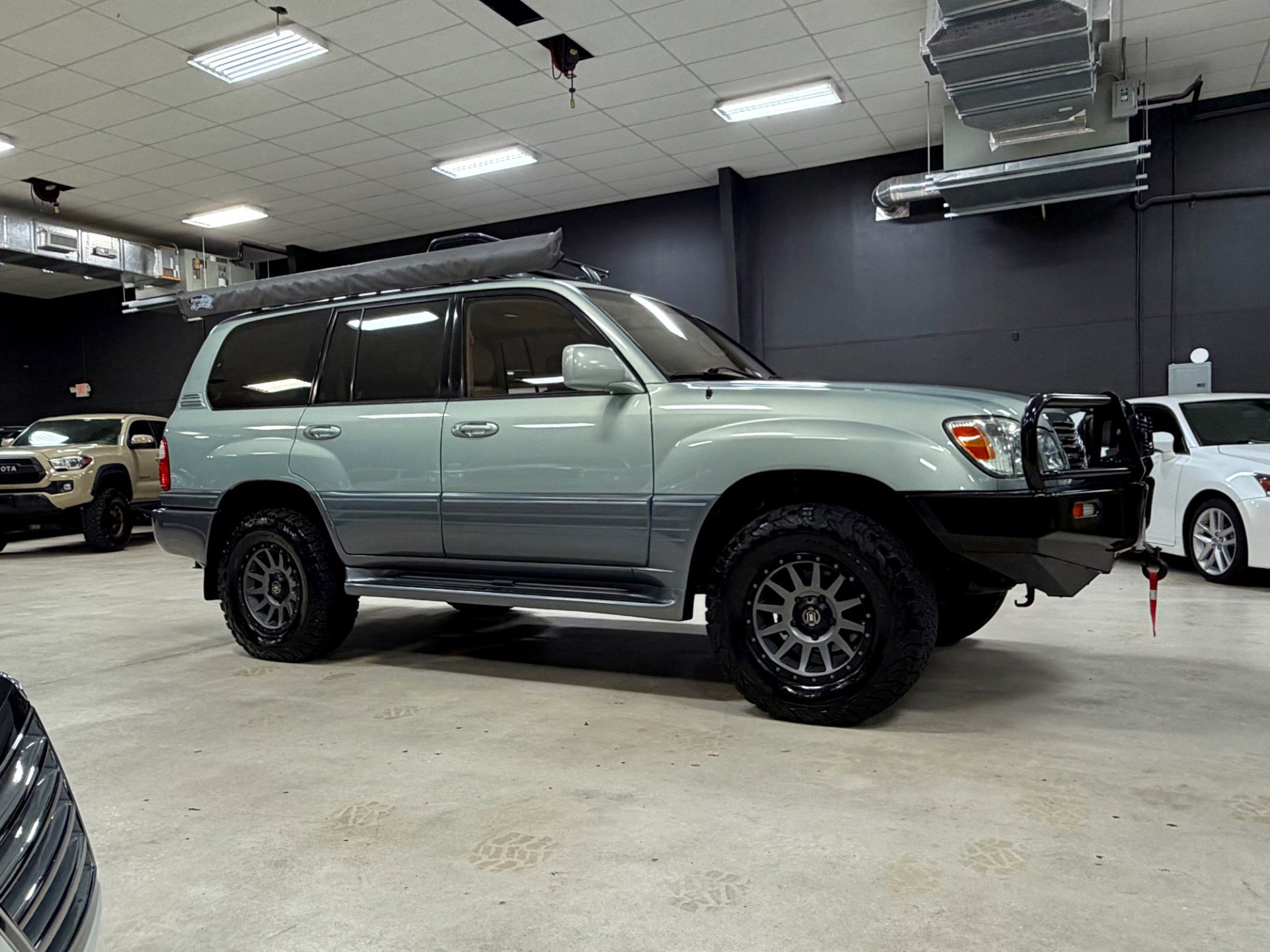 Used 2003 Lexus LX 470 4WD image 4