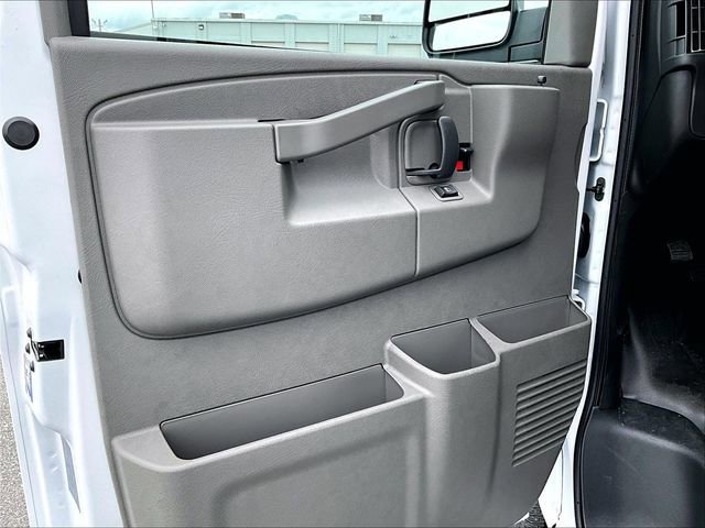 New 2026 Chevrolet Express 2500 w/ Driver Convenience Package RWD image 21