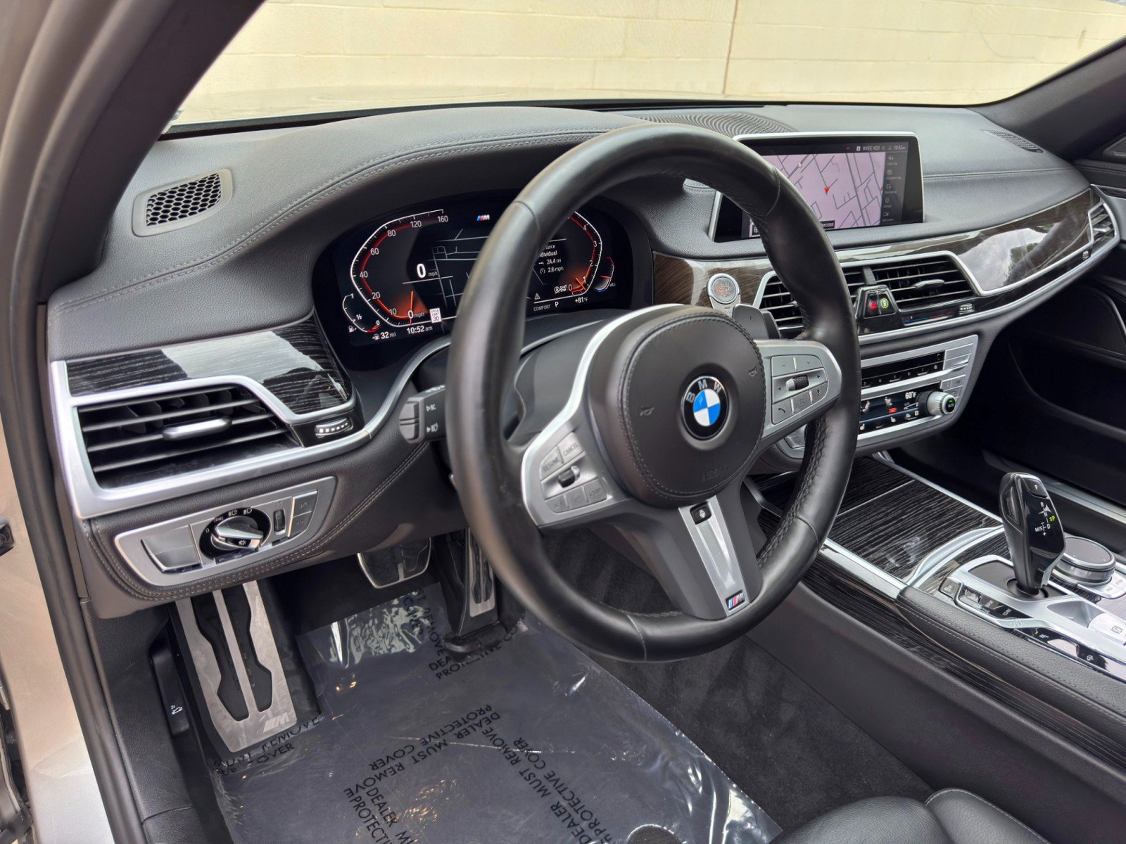 Used 2022 BMW 740i w/ M Sport Package RWD image 15