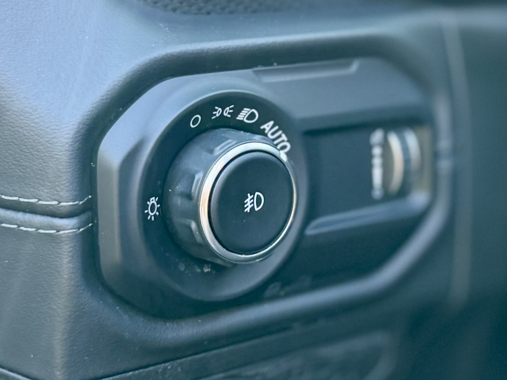 Used 2025 Jeep Wrangler Unlimited Rubicon AWD/4WD image 32