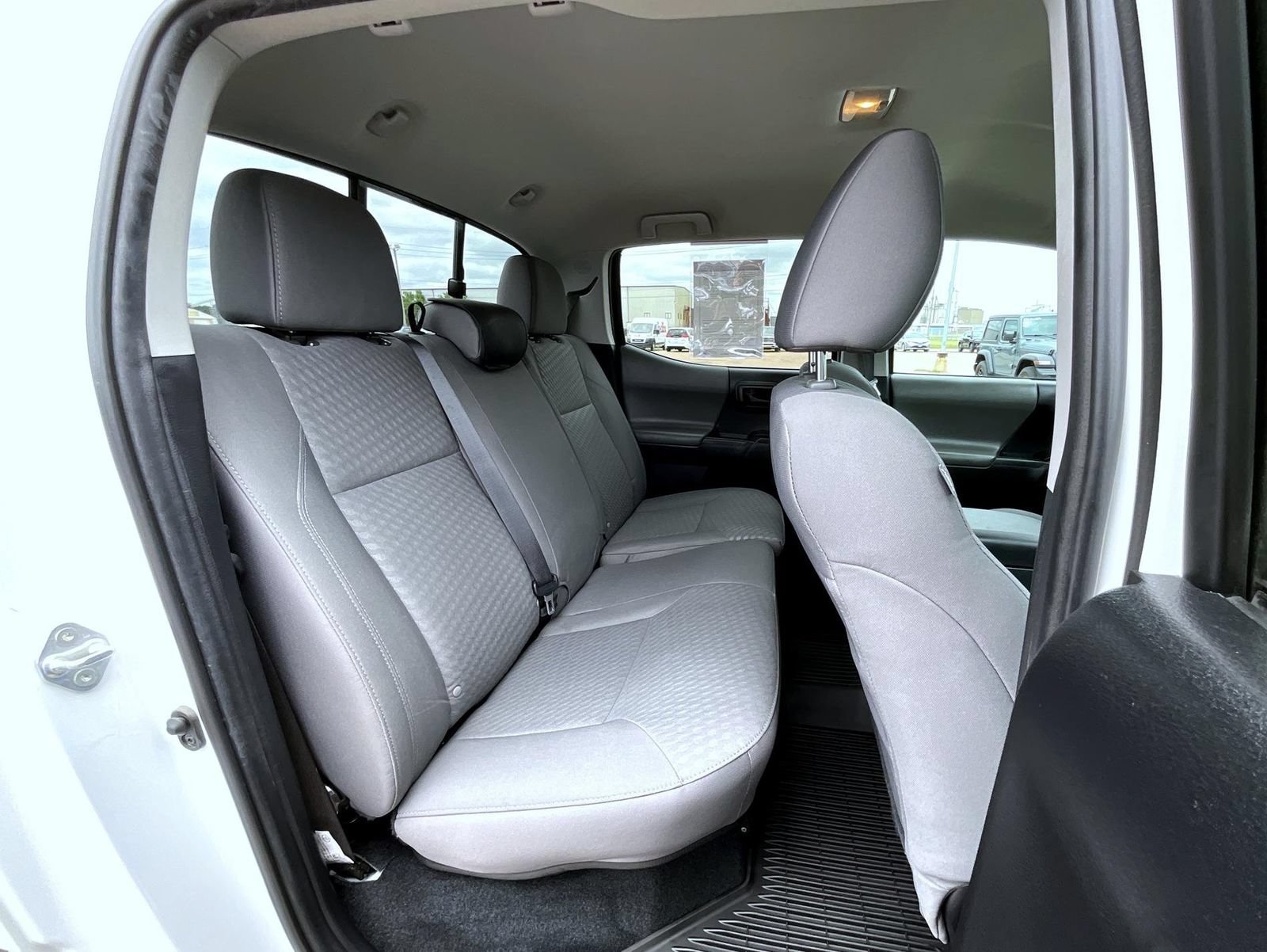 Used 2022 Toyota Tacoma SR AWD/4WD image 18