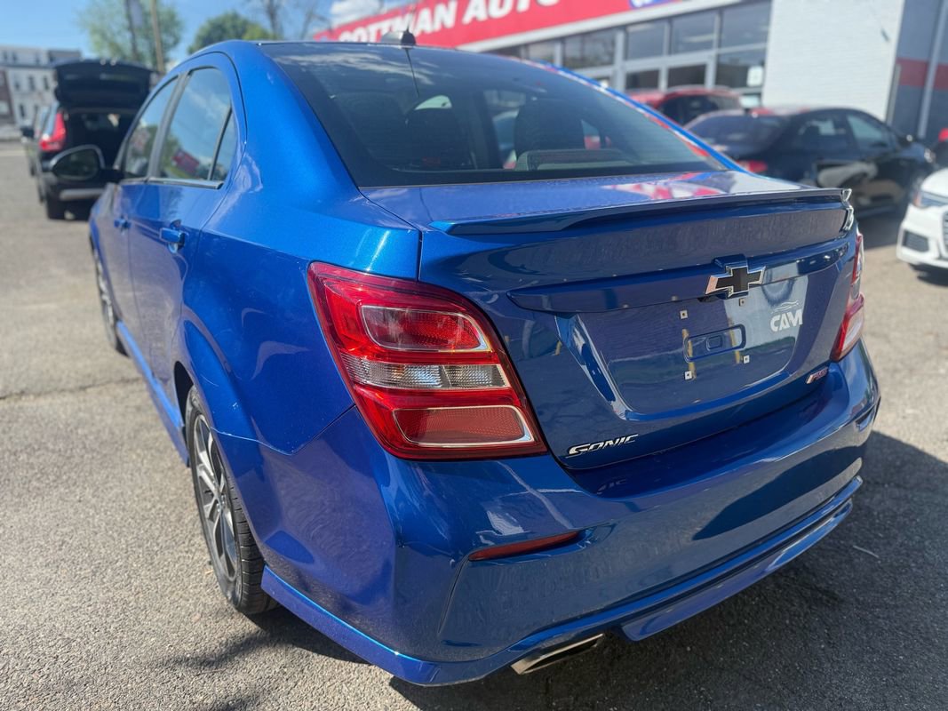 Used 2019 Chevrolet Sonic LT w/ RS Package FWD image 9
