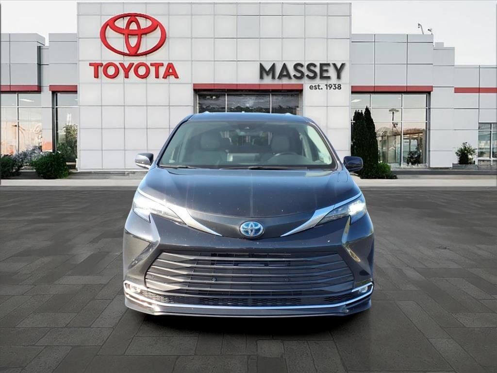Used 2024 Toyota Sienna XLE image 31