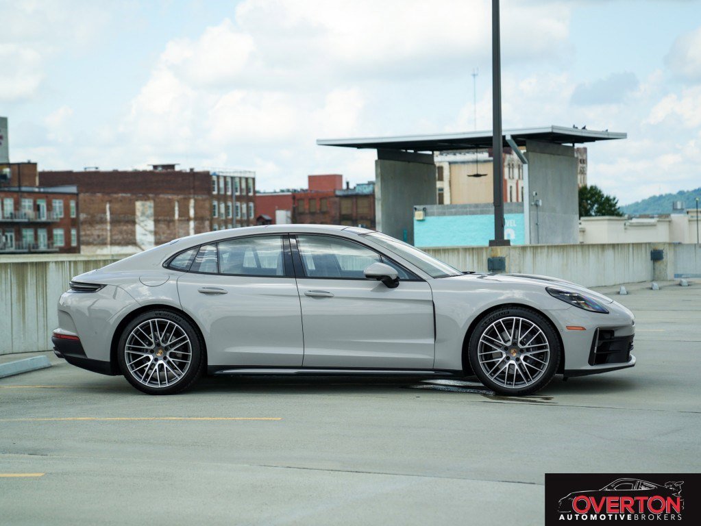 Used 2025 Porsche Panamera 4 image 2
