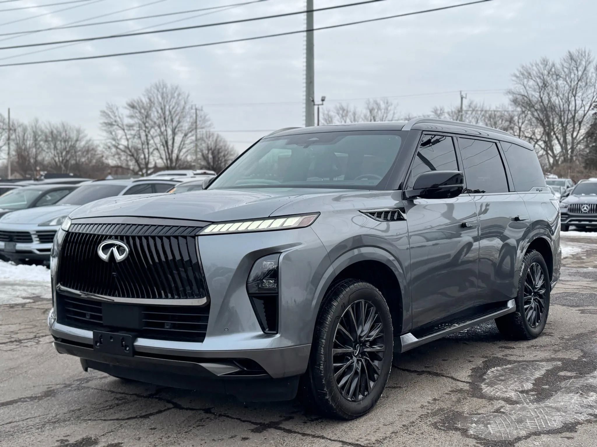 Used 2025 INFINITI QX80 Autograph image 1