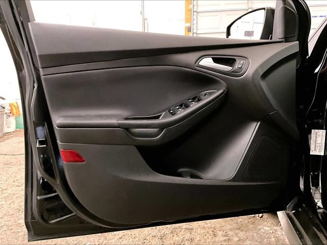 Used 2015 Ford Focus SE w/ SE Sport Package FWD image 23