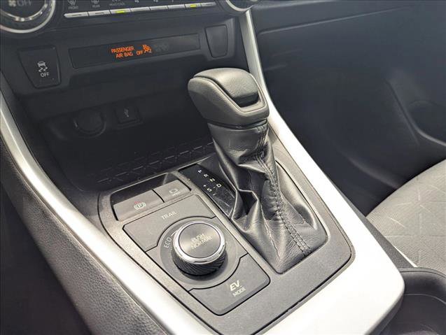 Used 2021 Toyota RAV4 XLE w/ Convenience Package image 12