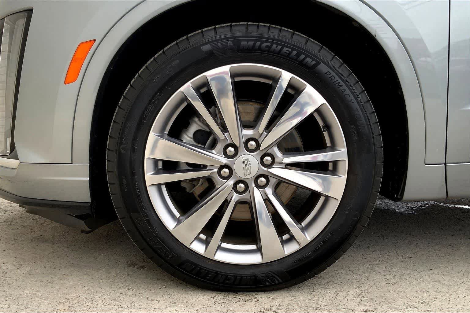 Used 2024 Cadillac XT6 Premium Luxury image 9