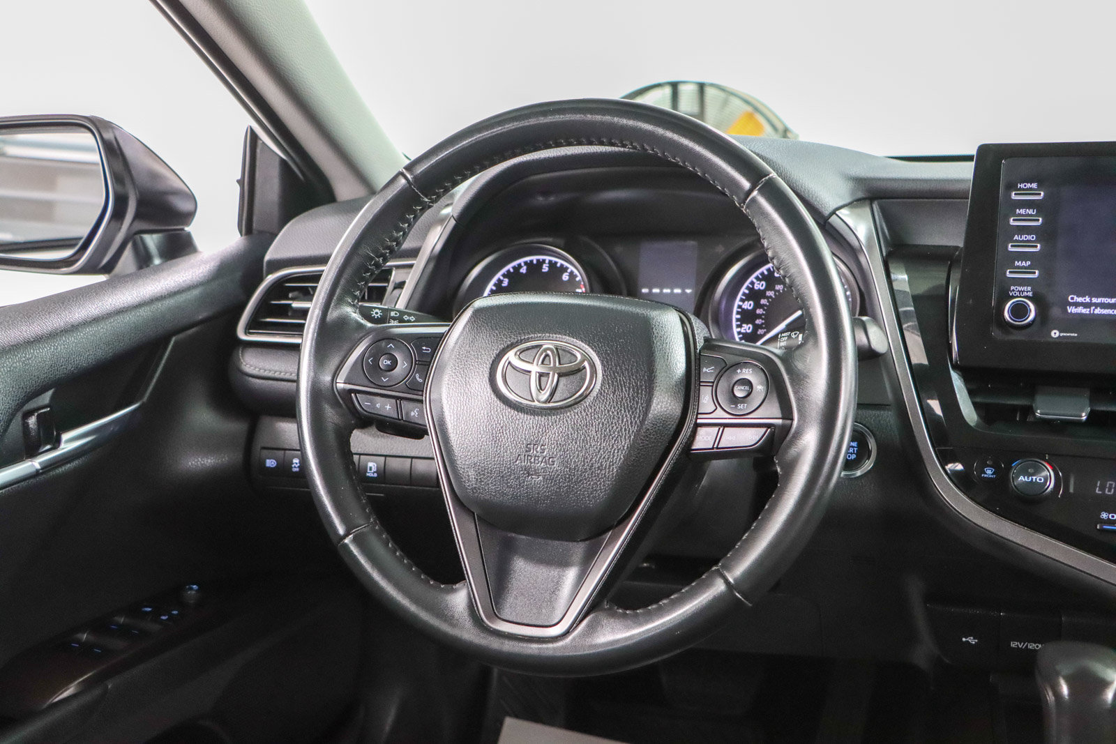 Used 2023 Toyota Camry SE w/ Convenience Package FWD image 12