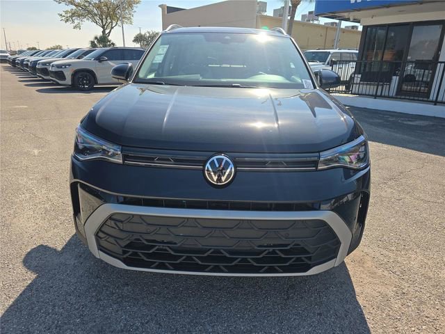 New 2026 Volkswagen Taos SE image 2