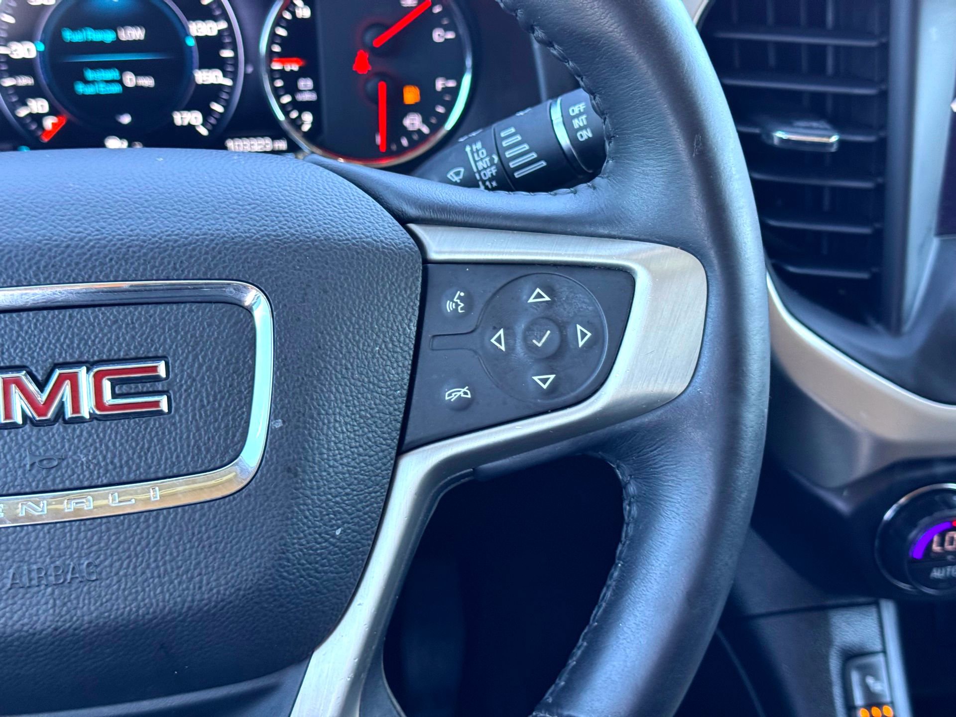 Used 2017 GMC Acadia Denali w/ Technology Package FWD image 24