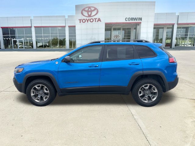 Used 2019 Jeep Cherokee Trailhawk w/ Cold Weather Group AWD/4WD image 2