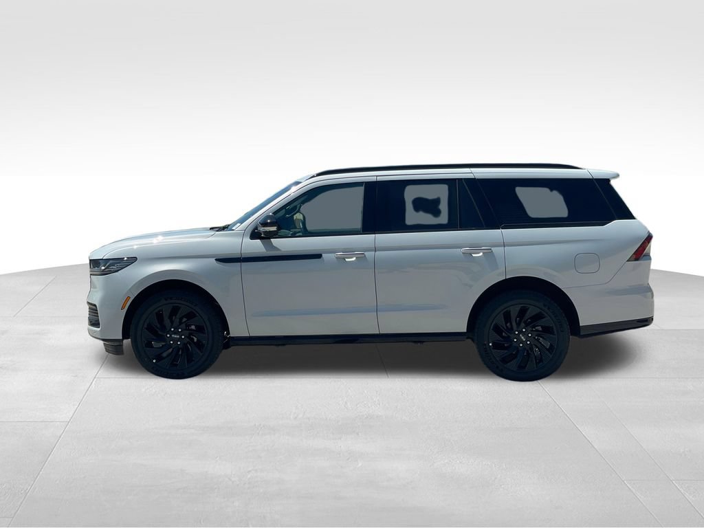 New 2026 Lincoln Navigator Reserve w/ Jet Appearance Package AWD/4WD image 2
