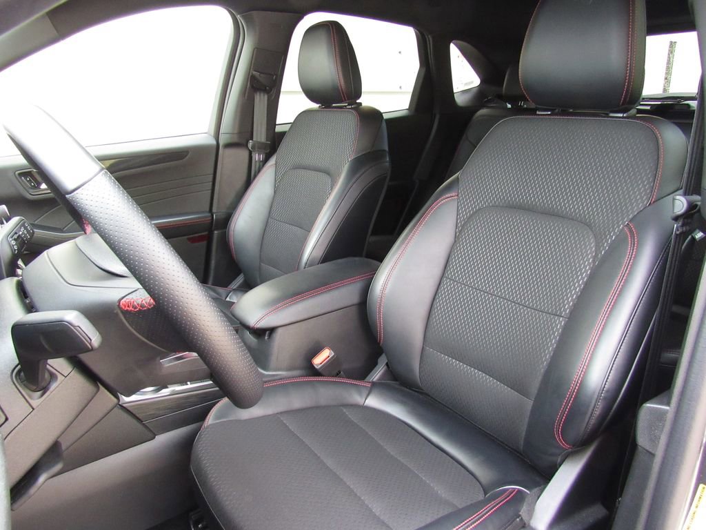 Used 2025 Ford Escape ST-Line AWD/4WD image 12