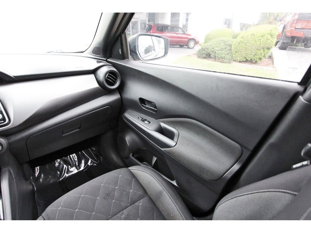 Used 2020 Nissan Kicks S image 8