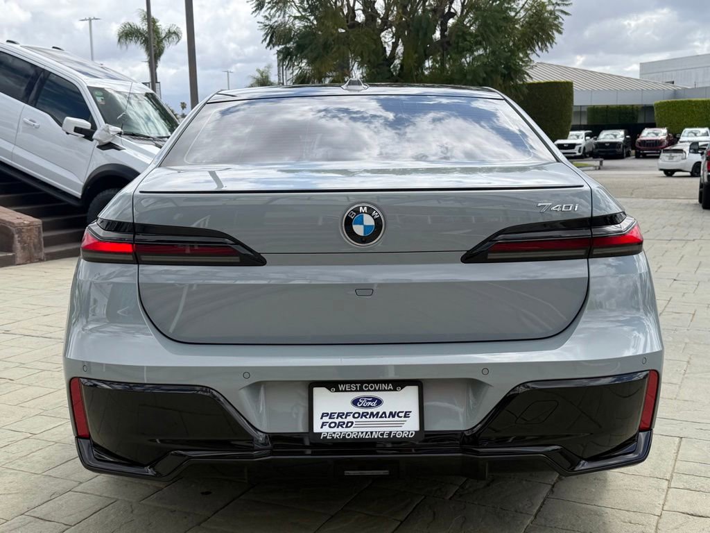Used 2023 BMW 740i w/ Parking Assistance Package RWD image 9