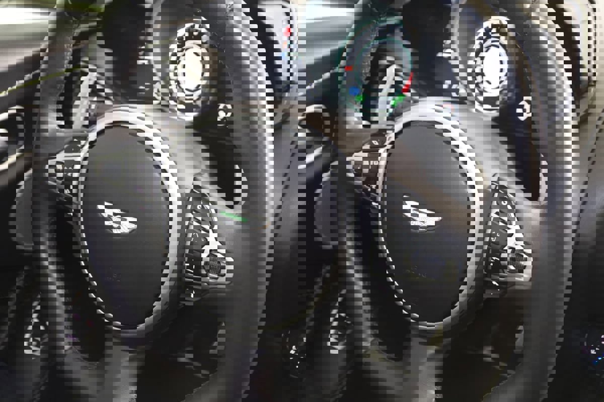 Used 2019 Aston Martin V8 Vantage Coupe RWD image 58