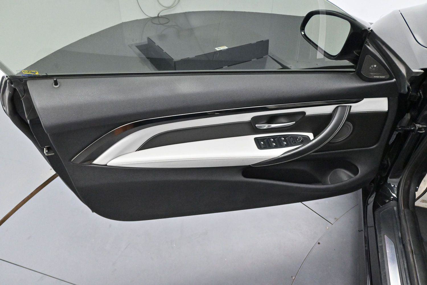 Used 2015 BMW M4 Convertible RWD image 9