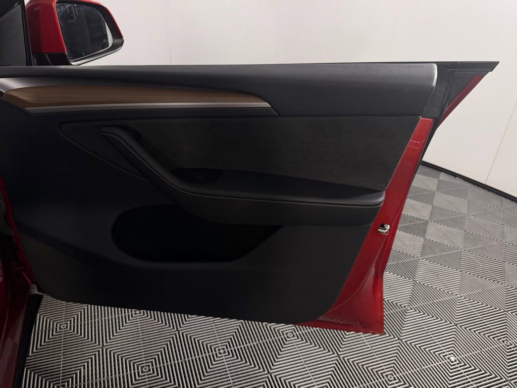 Used 2023 Tesla Model Y Long Range AWD/4WD image 32