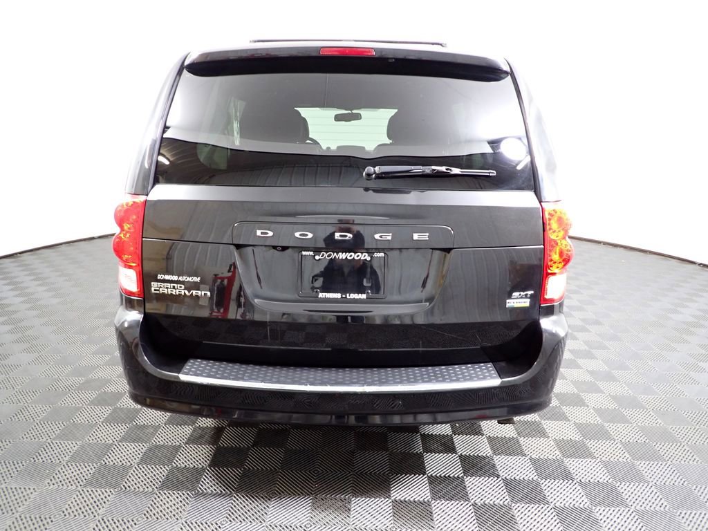 Used 2017 Dodge Grand Caravan SXT image 18