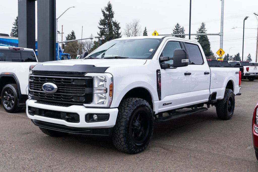 Used 2024 Ford F350 XLT image 3