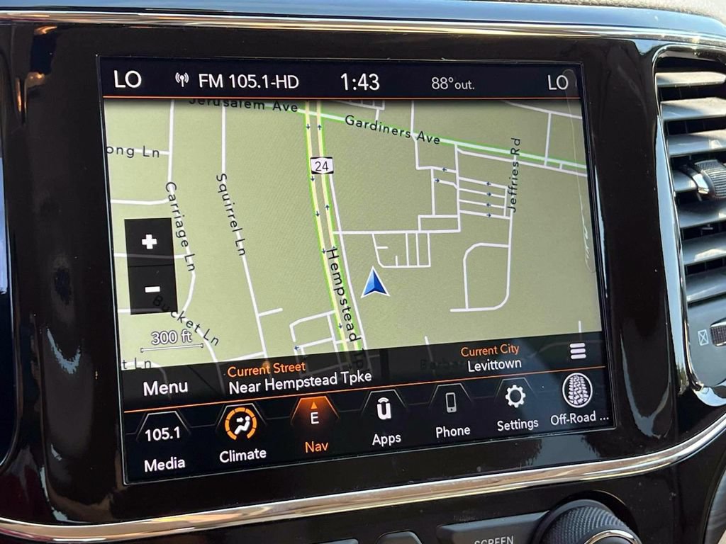 Certified 2022 Jeep Grand Cherokee Laredo E AWD/4WD image 32