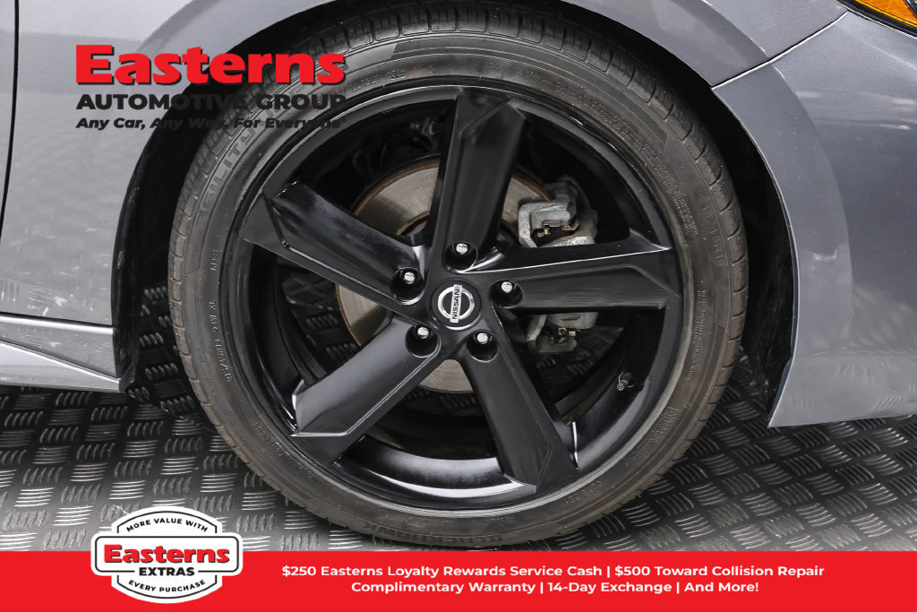 Used 2023 Nissan Sentra SR w/ Midnight Edition Package FWD image 32