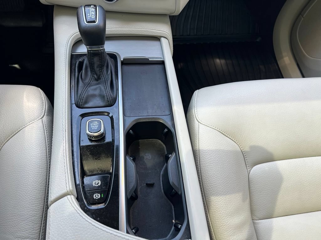Used 2022 Volvo XC90 T5 Momentum w/ Advanced Package AWD/4WD image 37