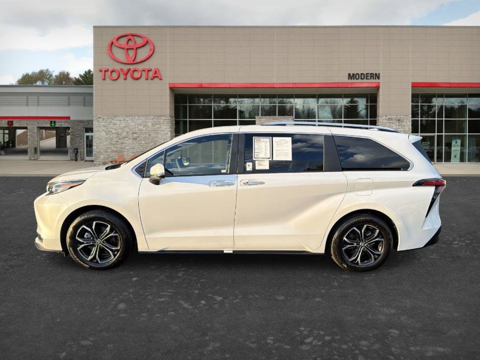 Certified 2026 Toyota Sienna Platinum AWD/4WD image 7