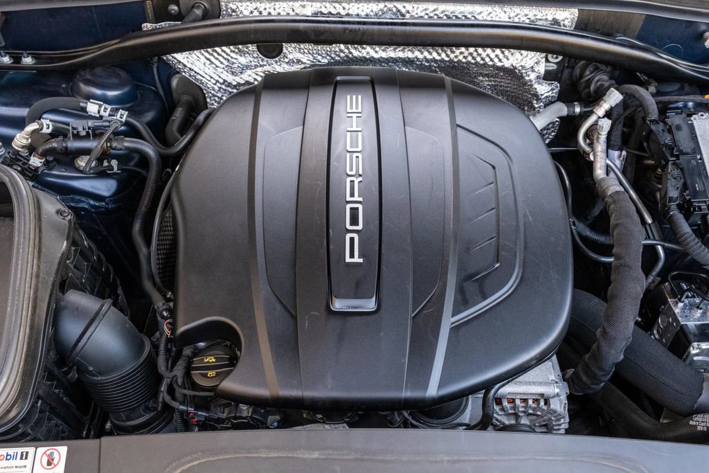 Used 2020 Porsche Macan image 37