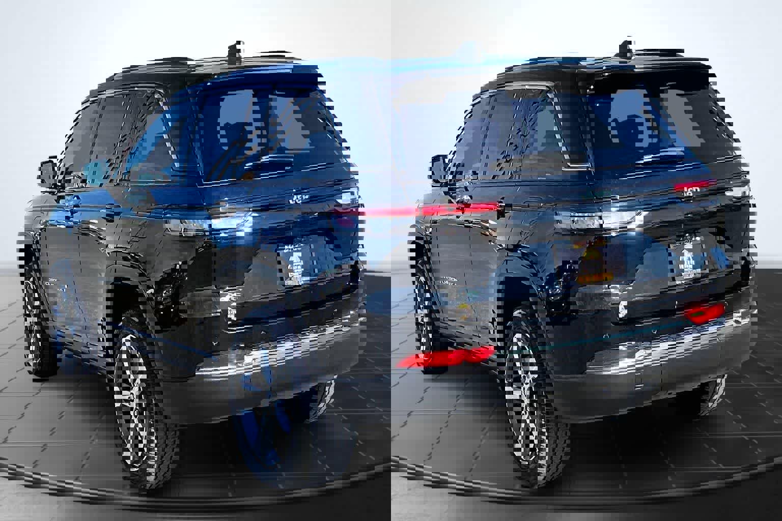 Used 2022 Jeep Grand Cherokee Limited 4xe image 4